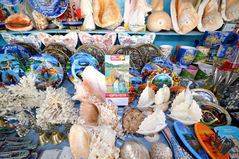 Фотографии сувенирной продукции в Коктебеле
